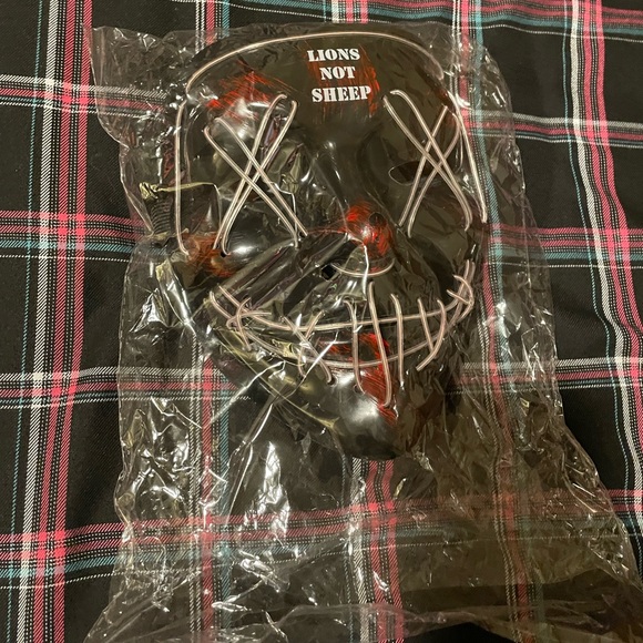 Lions Not Sheep Mask - Picture 3 of 4